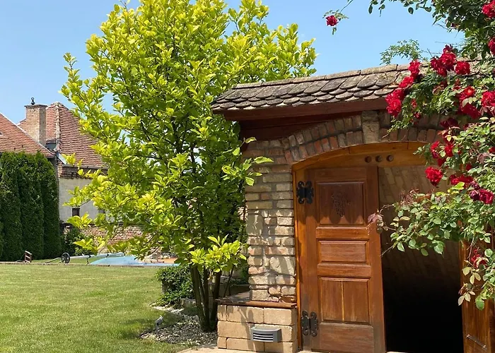 Vacon Var-lak Vendeghaz / Bird Nest Ferienhaus