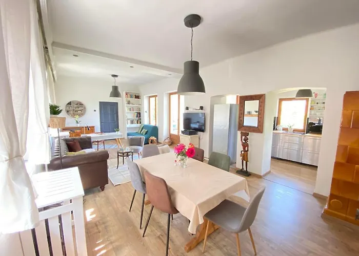 Vacon Var-lak Vendeghaz / Bird Nest Ferienhaus *