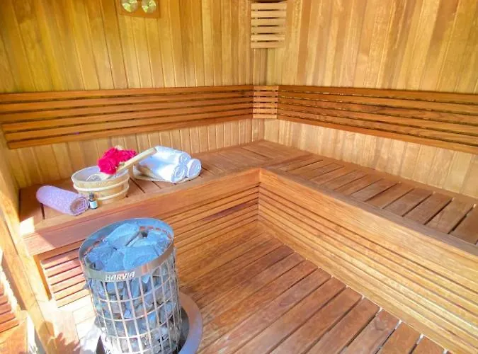 Vacon Var-lak Vendeghaz / Bird Nest Ferienhaus *