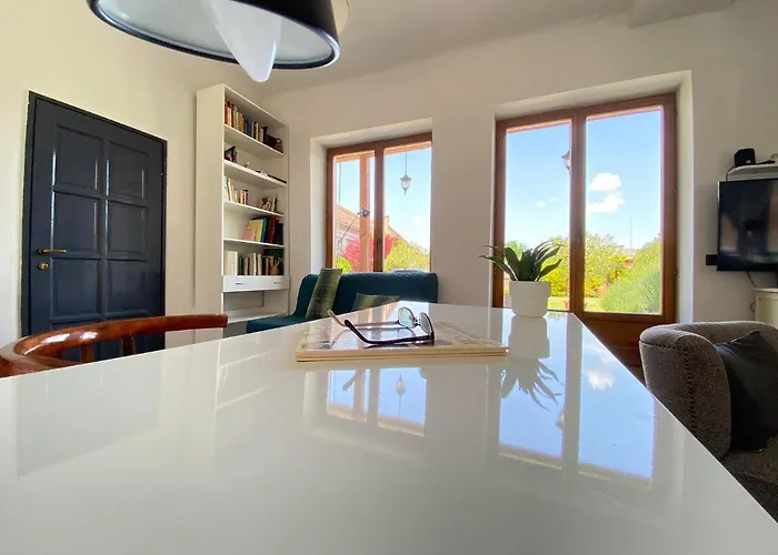 Vacon Var-lak Vendeghaz / Bird Nest Vác