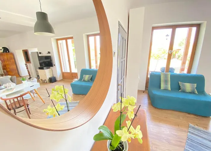 Vacon Var-lak Vendeghaz / Bird Nest Vác