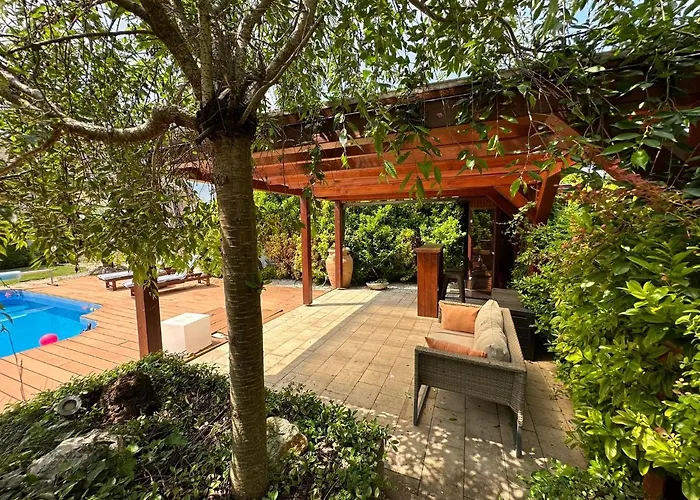 Vacon Var-lak Vendeghaz / Bird Nest Vác