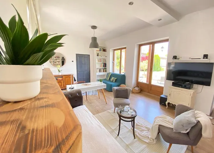 Vacon Var-lak Vendeghaz / Bird Nest Ferienhaus